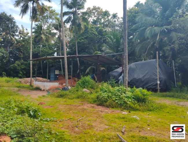 Land with godown for sale in Moorkkanad, Malappuram