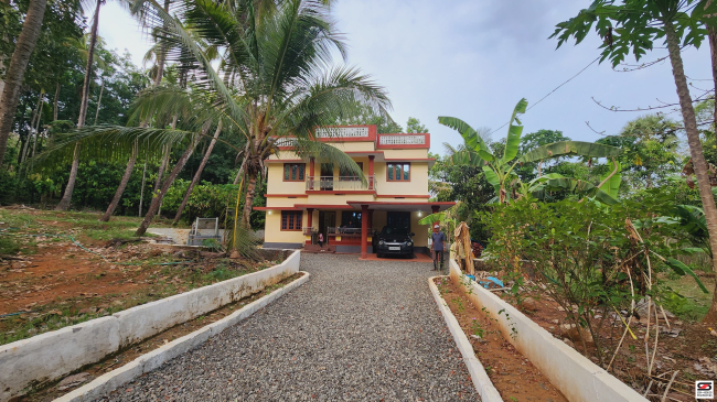 Land with house for sale near Pazhayannur, Thrissur