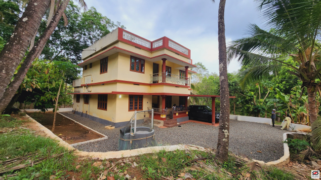 Land with house for sale near Pazhayannur, Thrissur