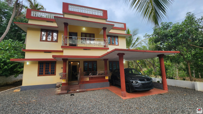 Land with house for sale near Pazhayannur, Thrissur
