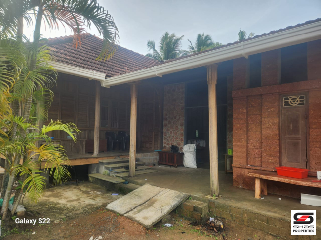 Land with house for sale in Karunagappalli, Kollam