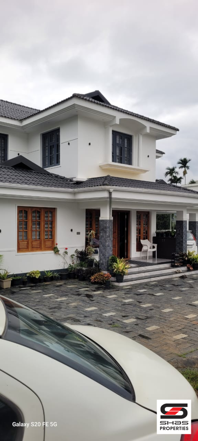 5 BHK house for sale in Sulthan Bathery, Wayanad