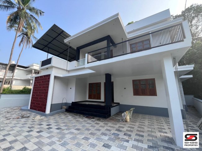 4 BHK villa for sale in Mundayad, Kannur
