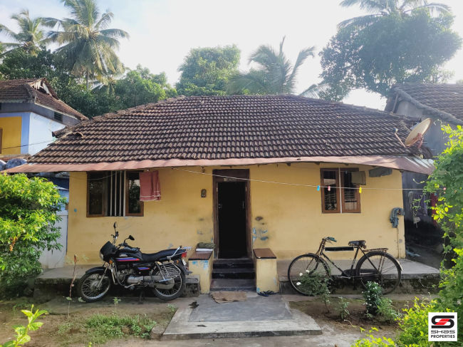 Land with house for sale in Nemmara, Palakkad