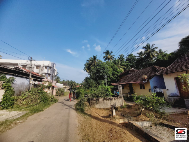 Land with house for sale in Nemmara, Palakkad