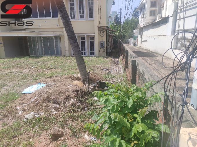 Commercial plot with house for sale in Kesavadasapuram, Trivandrum