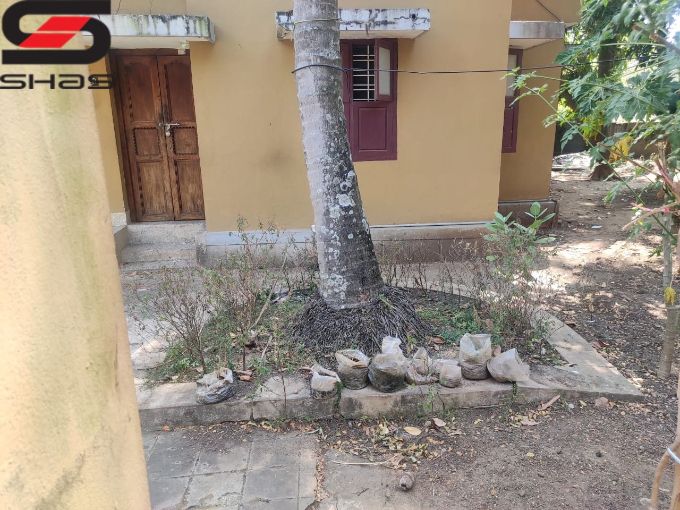 15 cent plot and old house for sale in Vidyut Nagar, Palakkad