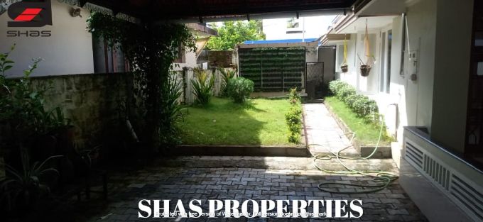 Villa in Elamakkara, Ernakulam for sale