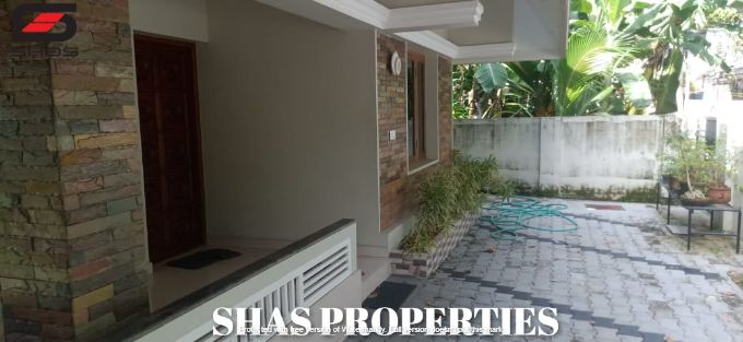 Villa in Elamakkara, Ernakulam for sale